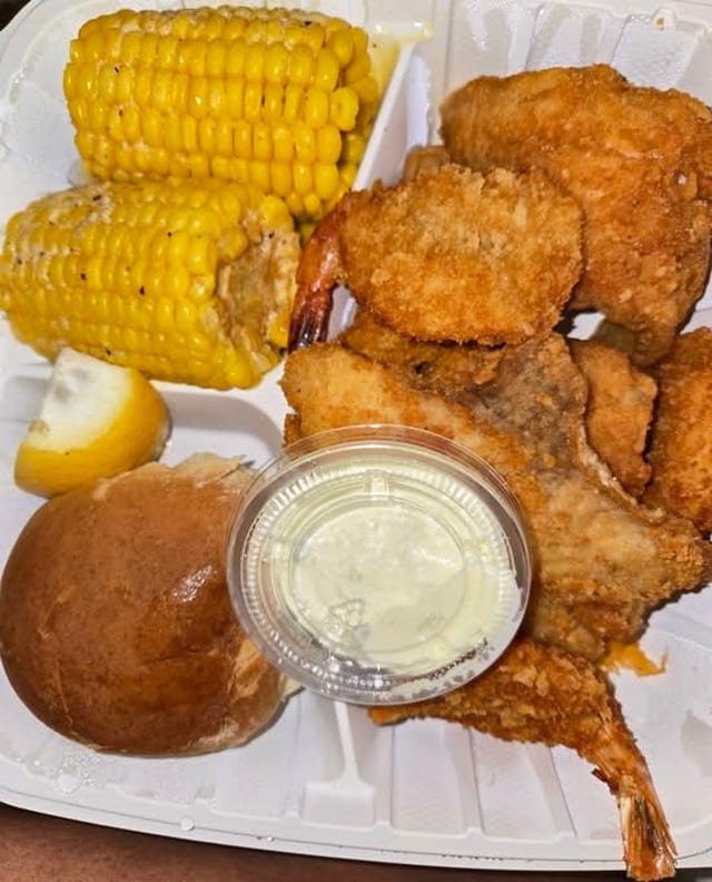 Fried Seafood Combo Platter.